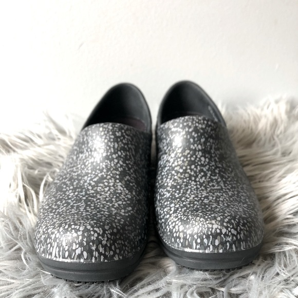 Crocs Dual Comfort Nursing Clogs with Dot Design - Picture 1 of 6